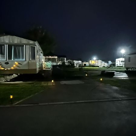 Tattershall Lakes Hot Tub Lodge Breaks Exteriör bild