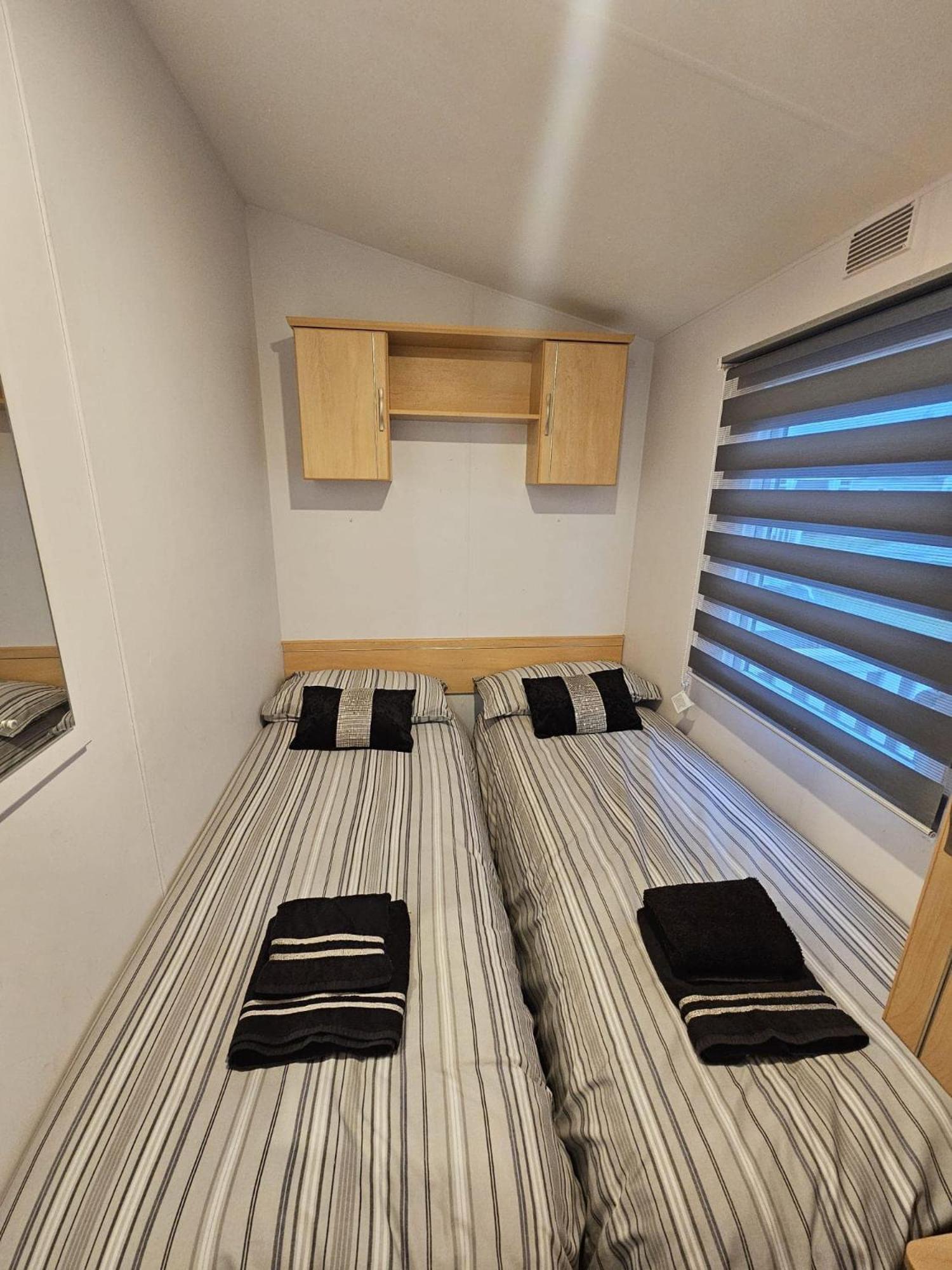 Tattershall Lakes Hot Tub Lodge Breaks Exteriör bild