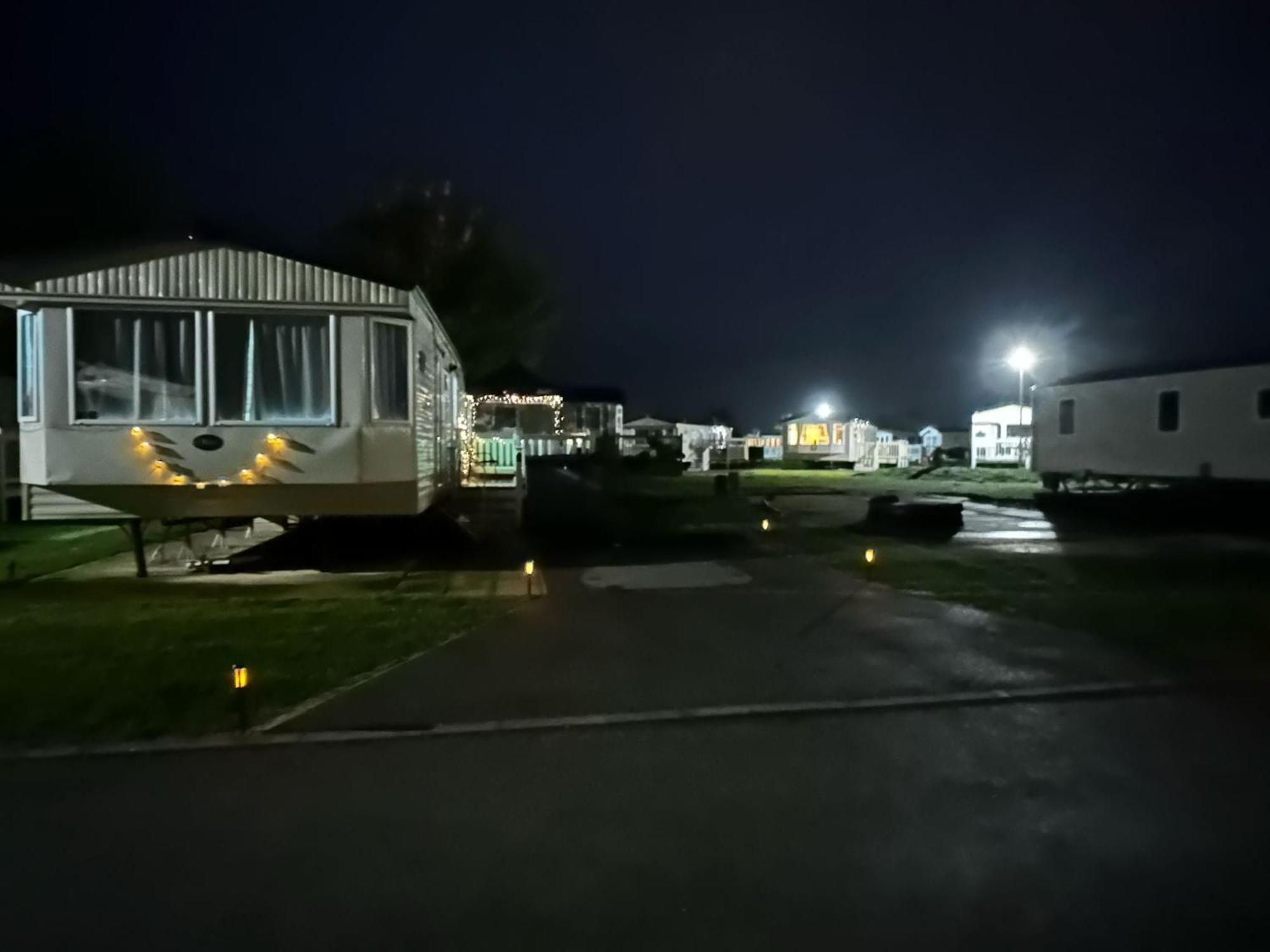 Tattershall Lakes Hot Tub Lodge Breaks Exteriör bild